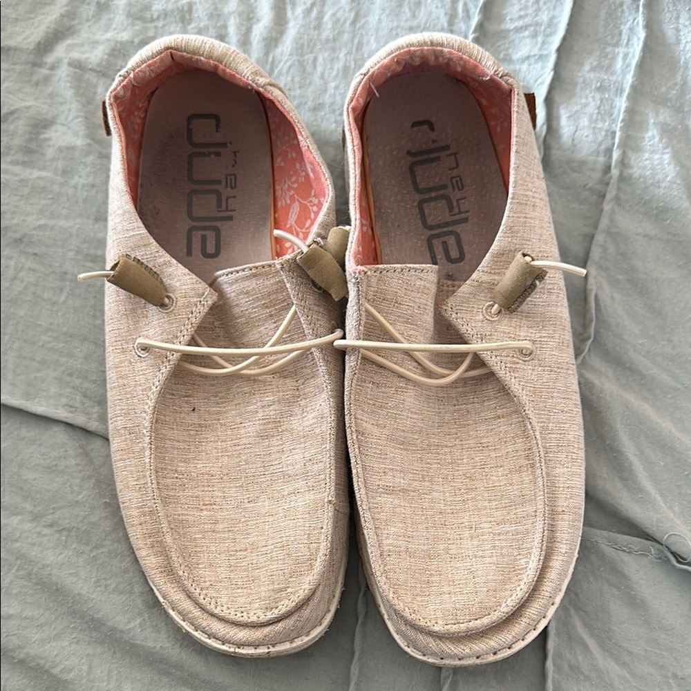 Hey Dude Women’s Tan Shoes